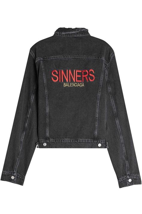 The boxy silhouette of this black balenciaga 'sinners' tee is a contemporary choice that makes it comfortable and credible. Balenciaga | "SINNERS" | HIGHXTAR.