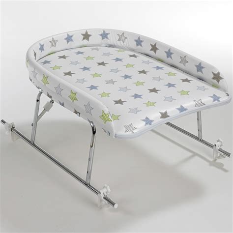 La table à langer est un accessoire, un mobilier, dont les parents ont besoin tous les jours pour laver ou pour changer bébé. Plan à langer pour baignoire - Table de lit