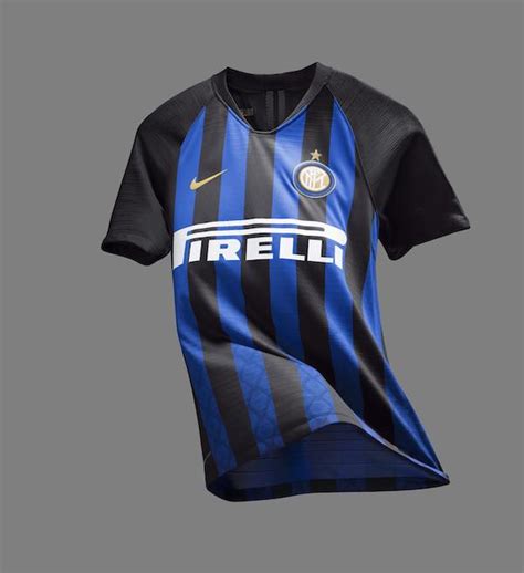 Napoli, una nuova maglia contro l'inter. L'Inter ha presentato la sua nuova maglia - Il Post