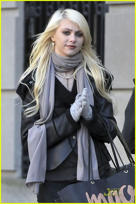 Taylor Momsen Is In The Mood For Gossip Girl Photo 2410211 Taylor