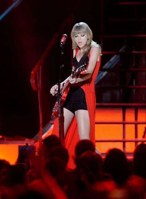 Taylor Swift 2013 Cmt Music Awards 17 Gotceleb