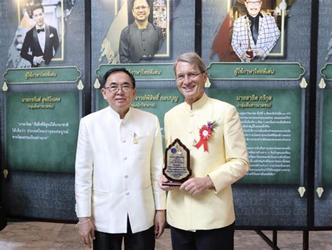 รองนายกรัฐมนตรี มอบรางวัลยกย่องเชิดชูเกียรติ ปูชนียบุคคลด้านภาษาไทย ...