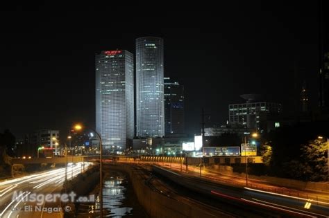 אז בואי ניסע לתל אביב בלילה נעשה כל מה שבא לך ואל תגידי לי זה לא כדאי אז בואי בואי ניסע לתל אביב בלילה סמכי עלי תרגישי רק למעלה הלילה תשכחי מהצרות. תל-אביב בלילה | תמונה 132449 - מסגרת