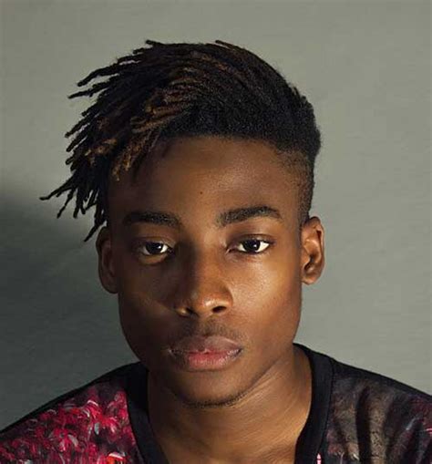 The best haircuts for black men with curly hair depend on many factors, including your hair's length and personal style. Coole & Moderne Haarschnitte für Schwarze Männer - Trend ...