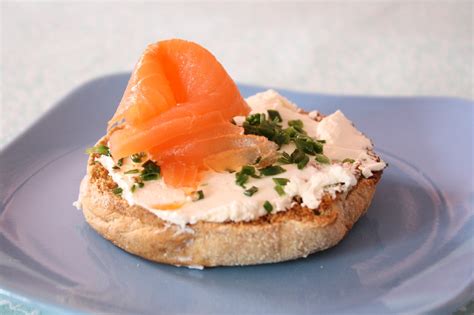 Toast au saumon fumé fromage frais ciboulette