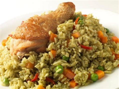 The basis of this recipe hails from spain, and it's certainly a dish that has put down roots firmly in all of the whereas in peru, the most traditional variant uses cilantro leaves, giving it not only its trademark green color, but also that distinct flavor that most diners expect. Arroz con pollo: Discover the recipe here (VIDEO)