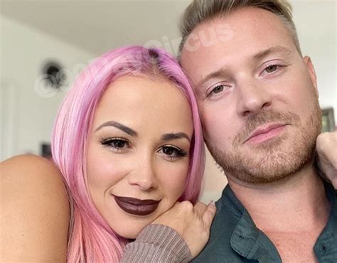 how 90 day fiance stars use instagram and onlyfans for money