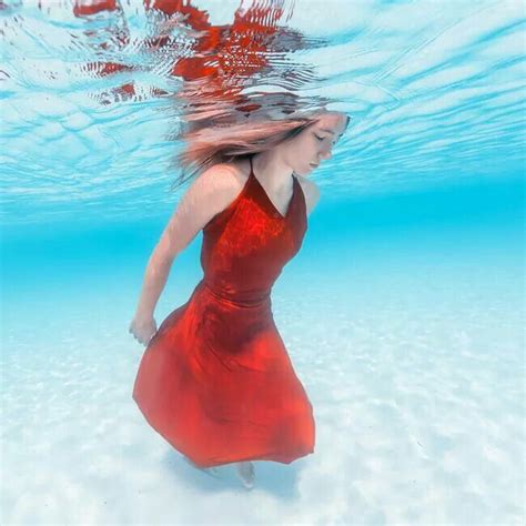 Pin By Gisi Diez On Under Water Model Outfits Wet Dress Underwater