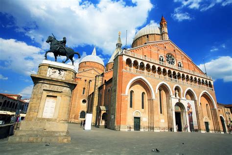 We found one dictionary with english definitions that includes the word da l.e.s: Padova | Le 10 cose più importanti da fare e vedere a Padova