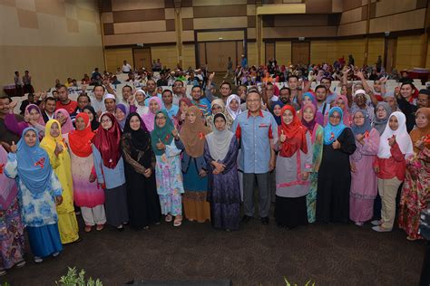 Hitung zakat dengan kalkulator zakat dan tunaikan kewajiban melalui lembaga terpercaya. TRANSFORMASI USAHAWAN ASNAF - Lembaga Zakat Selangor