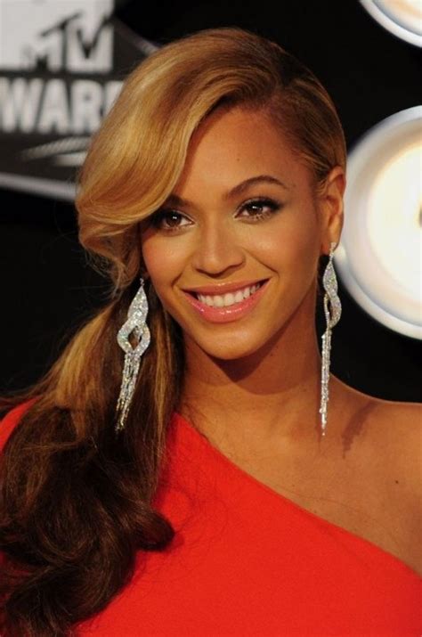 𝓬𝓸𝓷𝓷𝓮𝓬𝓽 𝔀𝓲𝓽𝓱 𝓶𝓮 email : Beyonce Knowles Side Ponytail with Bangs - Hairstyles Weekly