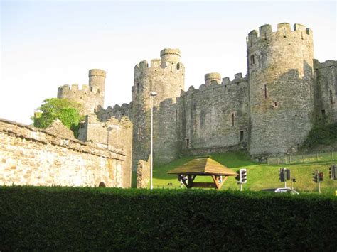 The saxons called the land on the other side of the dyke wales. Roch Castle - Historic Pembrokeshire Building, Wales - e ...