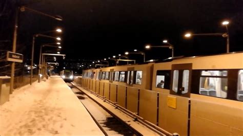 Ja vēl nezināt, kā pavadīt laiku, dodieties aplūkot apkārtnē esošās apskates vietas, kuru starpā ir oslo opera un vikingu kuģu muzejs. Oslo-Akershus T-bane - Linje 2-3-X: Hellerud T-banestasjon ...
