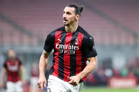 Born 3 october 1981) is a swedish professional footballer who plays as a striker for serie a club a.c. AC Mailand: Zlatan Ibrahimovic meldet sich eindrucksvoll ...