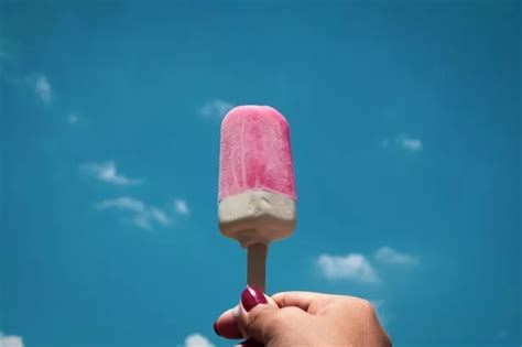 Women Told Not To Put Ice Lollies In Their Vaginas To Cool Down During