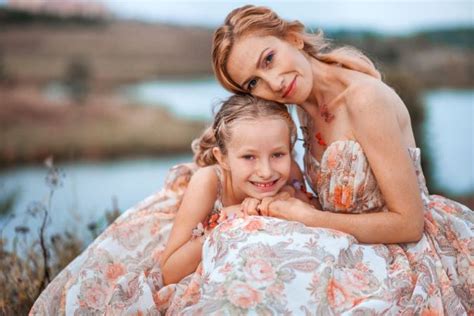 the twinning trend makes a comeback with moms and daughters