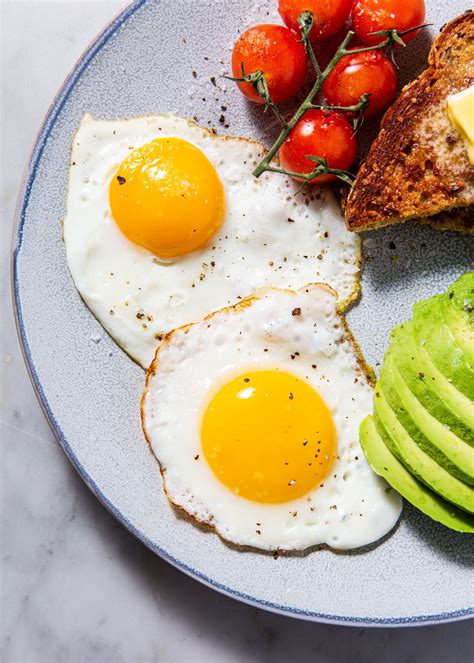 While it's often eaten for breakfast in switzerland, adding an egg makes it a great dinner. Low Calorie Egg Recipes For Dinner : 20 Healthy Egg Recipes Ideas In 2020 Recipes Breakfast ...