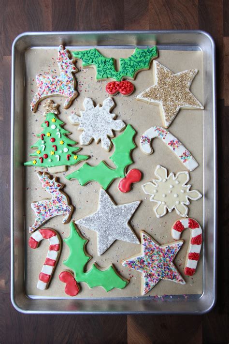 The holiday season wouldn't be complete without a variety of festive treats ready to nosh on, so we're here to help with our healthy christmas cookies. Easy Iced Sugar Cookie Recipe | POPSUGAR Food