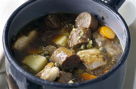 Alla carne possiamo abbinare davvero un'infinità di cose, rubando le migliori idee da tutto il mondo. Bollito misto di carne all'italiana - Parliamo di Cucina