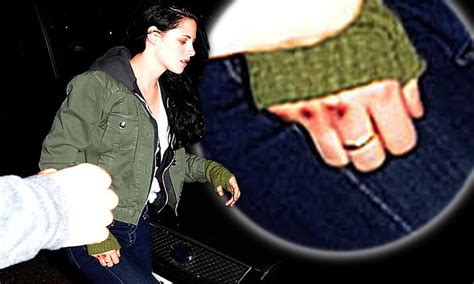 Kristen Stewart Reveals Bloody And Bruised Hand After Snow White And
