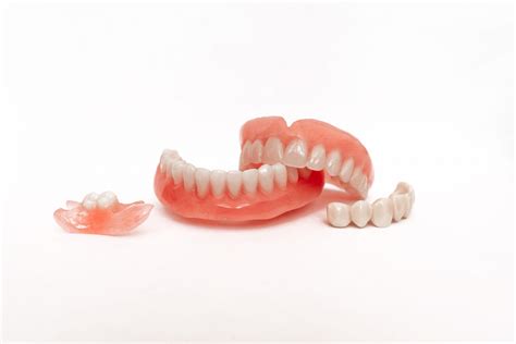 Common Signs That You Might Need Dentures | Dental on Clarendon