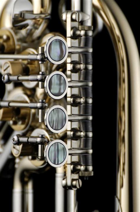 Sie ist die kleinste trompete und erzeugt entsprechend den höchsten ton, deshalb auch der name. Piccolo-Trompete - Zirnbauer Metallblasinstrumente