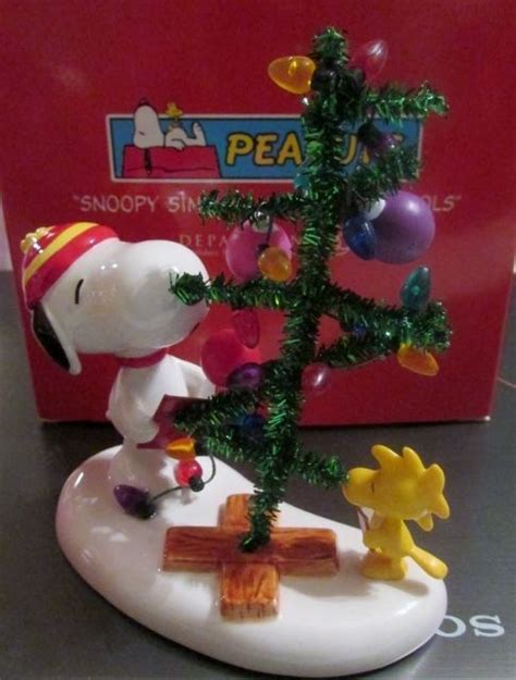 Department 56 Snoopy Singing Christmas Carols Figurine Woodstock