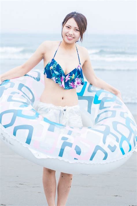 【写真特集】ビーチを彩る真夏の天使！九州の海水浴場で見つけた水着女子全20枚｜ウォーカープラス