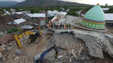 Powerful Tsunami Strikes Indonesian Island After Huge Quake Geophysics Agency Video — Rt