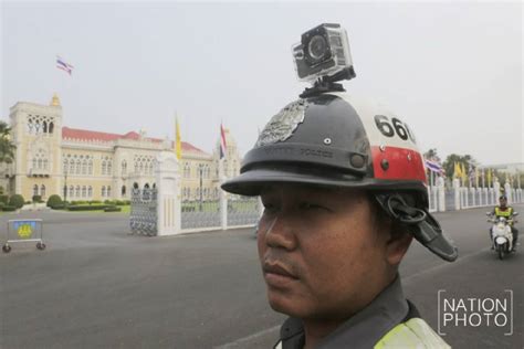 นวัตกรรมใหม่! ตำรวจประจำทำเนียบรัฐบาล ติดกล้องวิดีโอบนหมวก