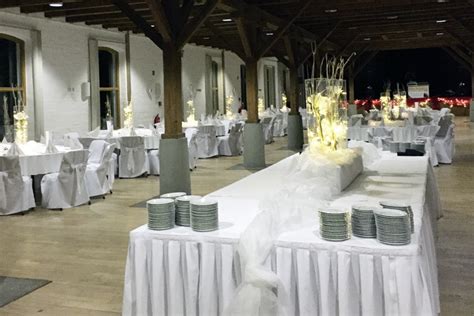 Wir bieten traumhaft schöne brautkleider aus edelsten stoffen, raffinierten details und in verschiedensten farbvarianten an. deckert's Hotel an der Klosterpforte - Mein Hochzeits-Ratgeber
