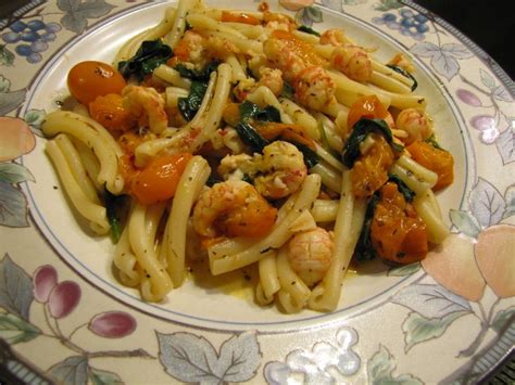Pasta Langostino With Fresh Zima Tomatoes And Spinach In Olive Oil And