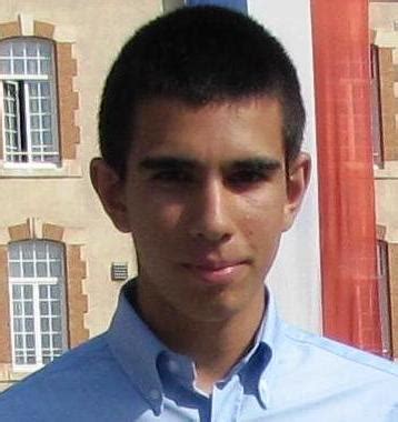 Tavares играет с 2018 в sl benfica b (slb b). d´OIS POR TRÊS: Gente d´Óis - 196 ||| DAVID TAVARES