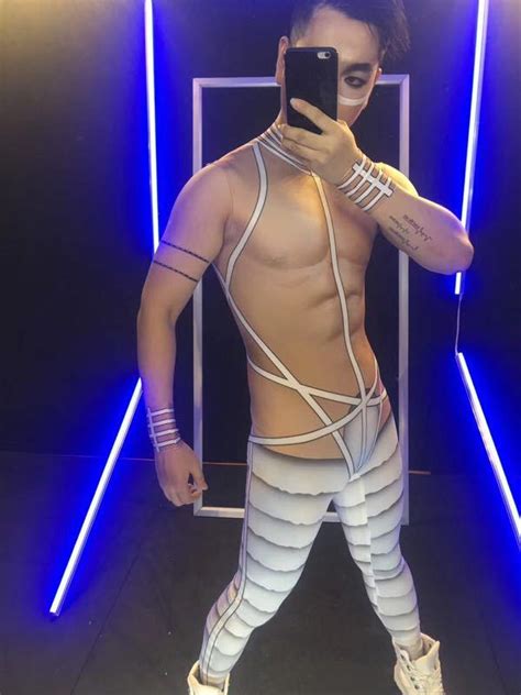 Sexy Male Gogo Stage False Perspective 3d Abdominal