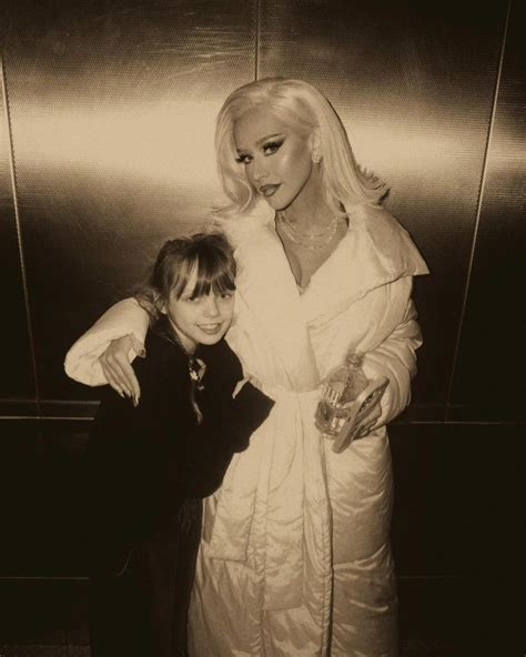 Christina Aguilera Poses With Daughter Summer Rain 9 In Rare Photo News