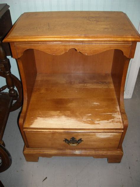 This contemporary three drawer nightstand possesses high quality and an attractive simple design. Vintage Solid Maple Setback Night Stand with one Drawer
