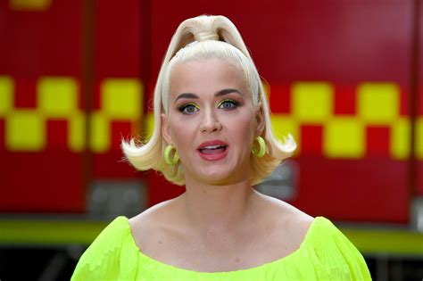 Katy Perry Poseert In Ondergoed Enkele Dagen Na Bevalling Foto Hln Be