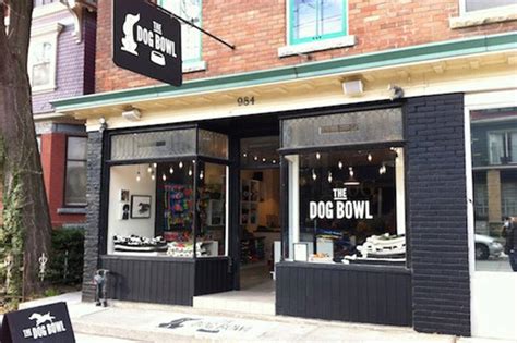 Luxury dog beds, dog wear, stylish cat carriers and car safety harnesses for dogs. The Best Pet Stores in Toronto