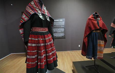 Las Vestimentas De Indígenas De Bolivia Muestran Su Colorido Y Diversidad