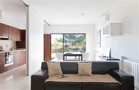 Aug 20, 2021 · una de las tareas más retadoras de la decoración de interiores es la ambientación de estos espacios de la casa. Diseño de pequeña casa de un piso construida en un área de ...