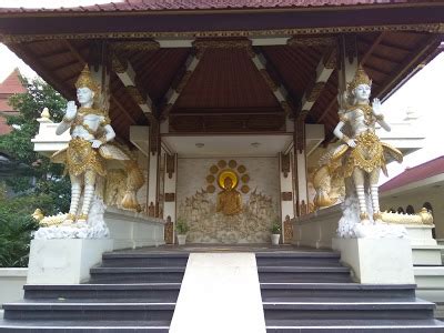 The concept is ancient and in early sanskrit and pali texts, it meant any arrangement of space or facilities for pleasure and entertainment. Vihara Buddha Guna Nusa Dua Bali | Kumpulan Kabar Bagus