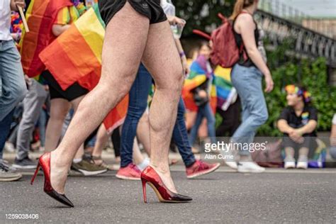 Lesbians High Heels Photos Et Images De Collection Getty Images