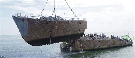 Kapal tentera laut diraja malaysia (tldm), kd laksamana tan pusmah telah berjaya memintas sebuah bot nelayan. Khabarkini: Kapal Tentera Laut AS Di Laut Sulu Dipotong