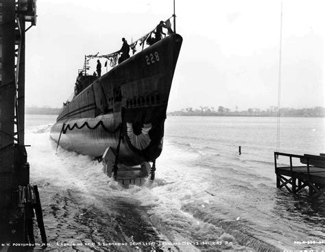 Gato Class Submarine Uss Drum Ss 228 Being Launched At Portsmouth
