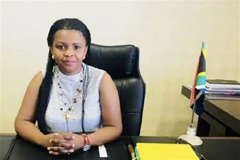 Elham hamedî dîko, dîko, dîkilo per û bask û nikilo radibe ser du tilo diqîre qî qî qilo. Khusela Diko: Who is Cyril Ramaphosa's new spokesperson?
