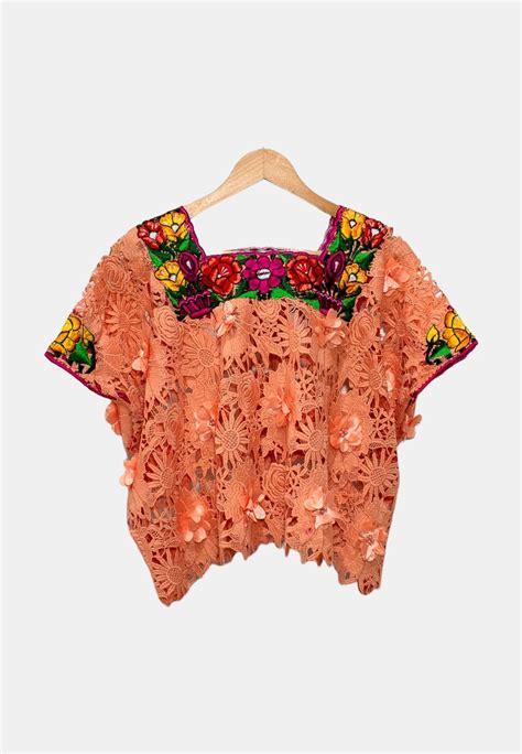 Blusa Cobanera De Diseño En Flores Color Melón Con Cuello Bordado De