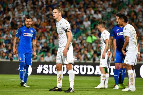 El meta de santos evita el segundo de cruz azul. Julio Furch, Santos vs Cruz Azul jornada 18 apertura 2019 ...