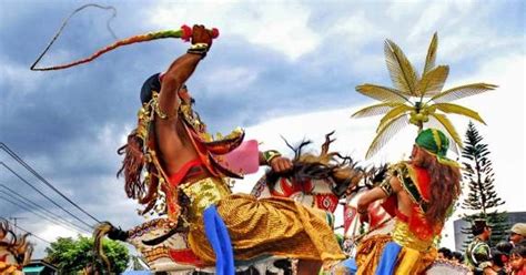 Karangan adat dan budaya rakyat malaysia. SENI DAN BUDAYA BANGSA: MACAM-MACAM KESENIAN TRADISIONAL ...