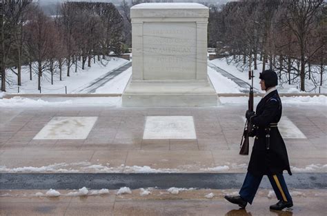 Photos The Tomb Of The Unknown Soldier In The Snow