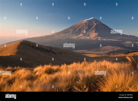 Iztaccihuatl Volcano Mexico Hi Res Stock Photography And Images Alamy